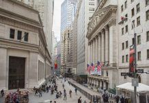 Qué visitar en Wall Street – Mapa, información y opiniones wall-street-photo-tagger-yancey-iv-nyc-and-company-02-2__large